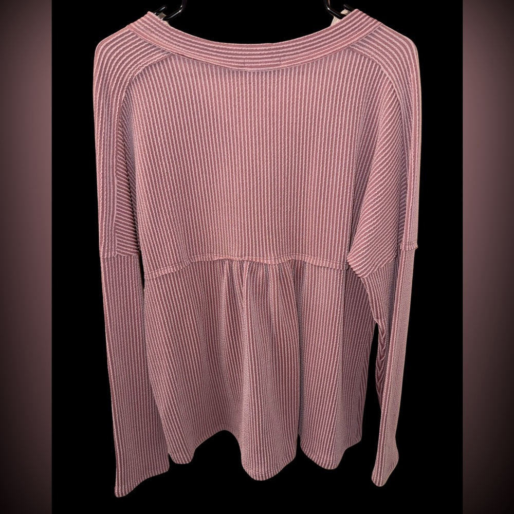 Andree Raised Ribbed Button V-Neck Knit Top - Picture 4 of 5